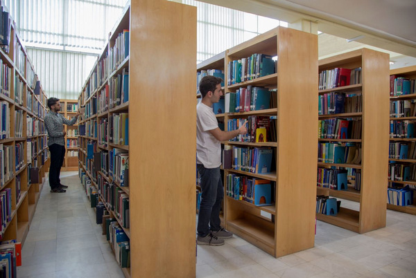 کتابخانه و سالن مطالعه